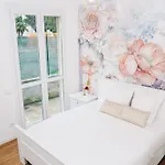 Lora Roses 2, Free Private Parking, Self Check-in * Como
