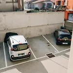 Lora Rose 2, Free Private Parking, Self Check-in شقة كومو