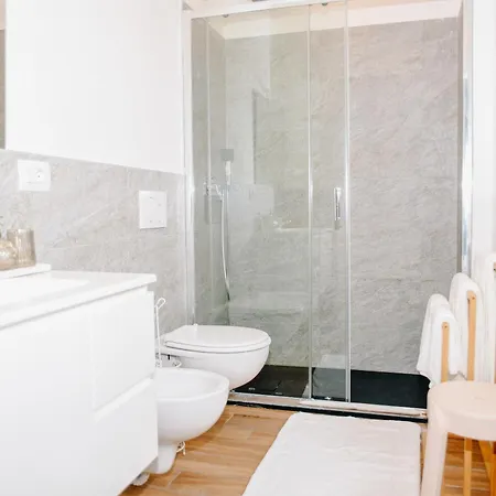 Appartement Lora Roses 2, Free Private Parking, Self Check-in, Air Conditioner Como