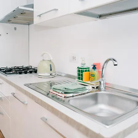 Lora Roses 2, Free Private Parking, Self Check-in, Air Conditioner Appartement