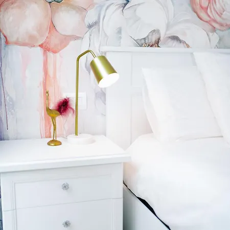 Lora Roses 2, Free Private Parking, Self Check-in Apartman Como