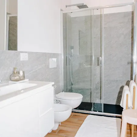 Lora Roses 2, Free Private Parking, Self Check-in, Air Conditioner
