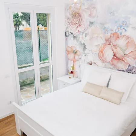 Lora Rose ,free Parking, Self Check In,2 * Como