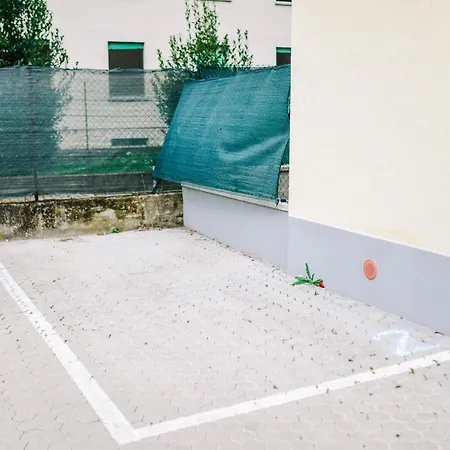 Lora Roses 2, Free Private Parking, Self Check-in, Air Conditioner Appartement