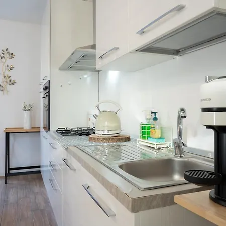 Lora Rose ,free Parking, Self Check In,2 * Como