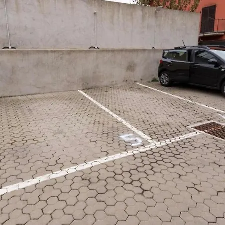 Lora Roses 2, Free Private Parking, Self Check-in, Air Conditioner *