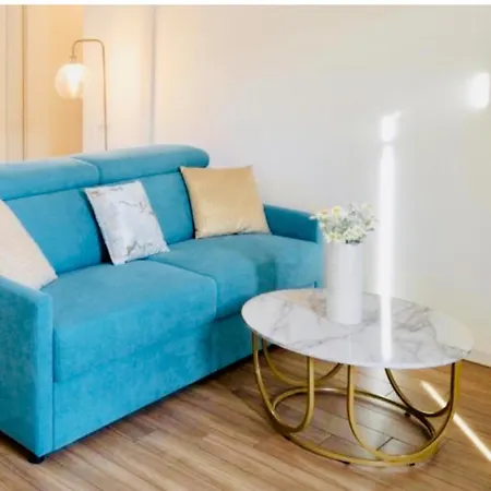 Lora Roses 2, Free Private Parking, Self Check-in, Air Conditioner *