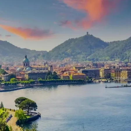Lora Roses 2, Free Private Parking, Self Check-in, Air Conditioner * Como