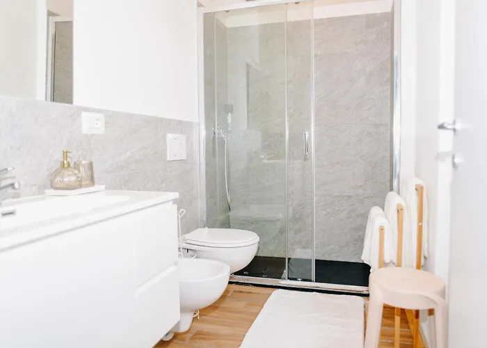 アパート Lora Rose ,free Parking, Self Check In,2 コモ