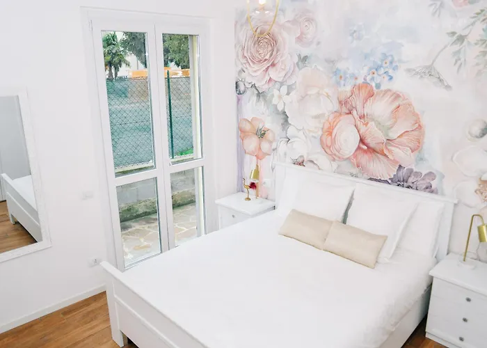 Lora Rose ,free Parking, Self Check In,2 * Como