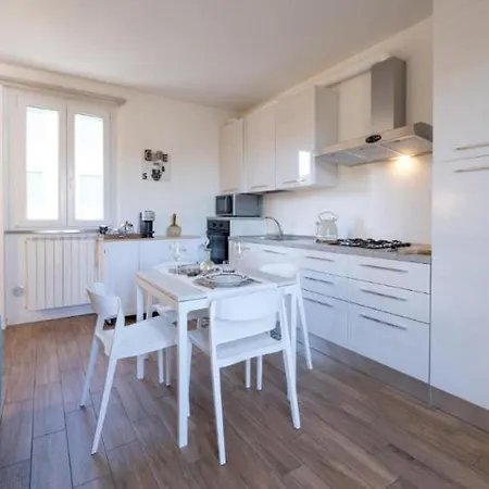 Lora Rose ,free Parking, Self Check In,2 Apartment *