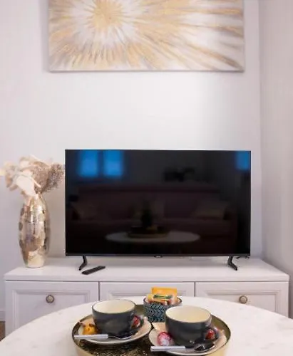 Lora Rose ,free Parking, Self Check In,2 *